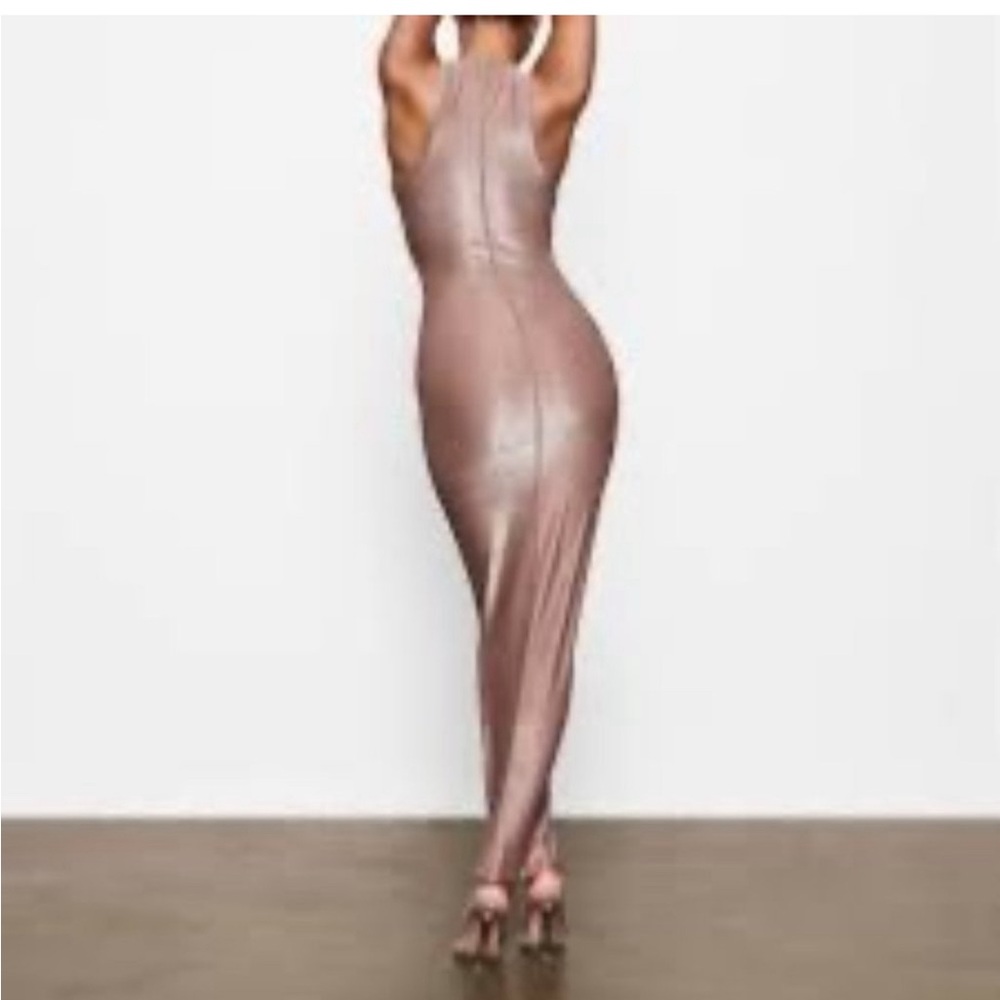 Skims Shimmer Maxi Dress 
Size M 
Color_ Umber